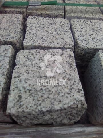 Гранитная брусчатка колотая Гранатовый Амфиболит КШК (камень штучный колотый)