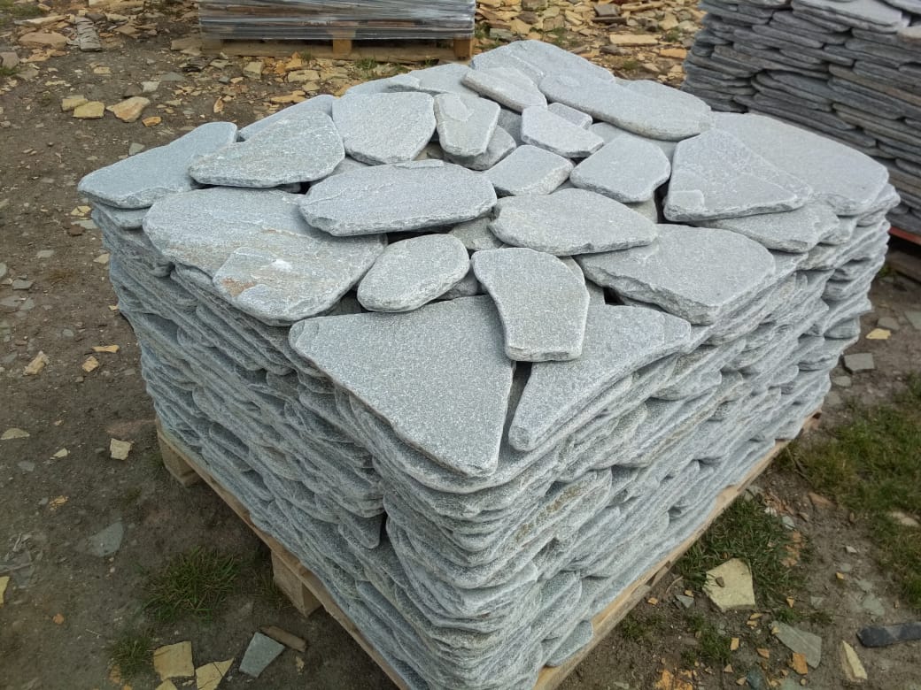 Златолит серо-зеленый (серебрит) галтованный