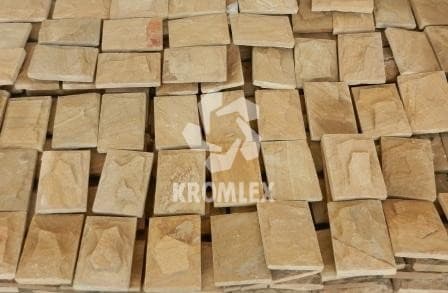 Песчаник желтый с разводами плитка со сколом