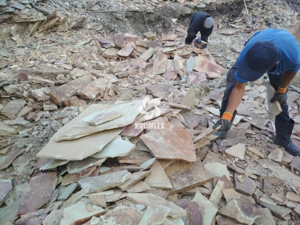 Карьер по добыче желтого златолита