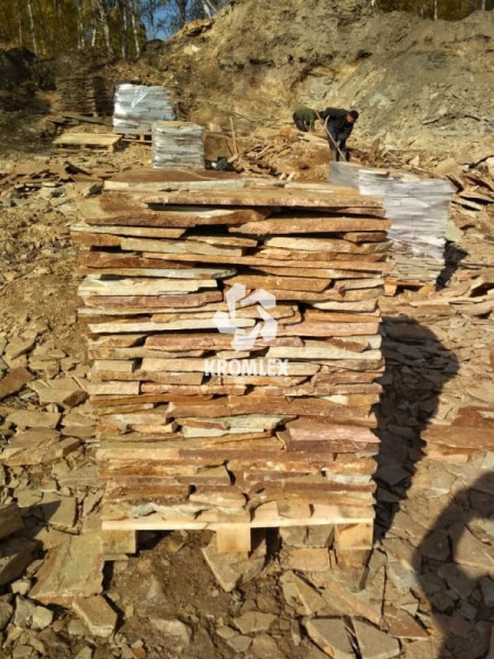 Карьер по добыче желтого златолита