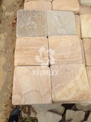 Песчаник желтый с разводом брусчатка галтованная 100/100 мм