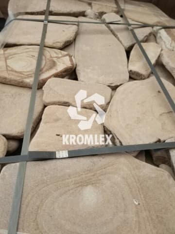 Песчаник желтый с разводами галтованный