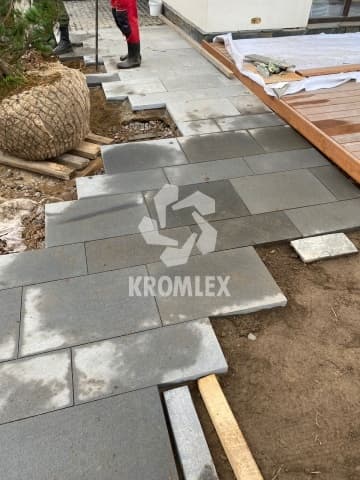 Песчаник серо-зеленый пиленый форматный шлифованный